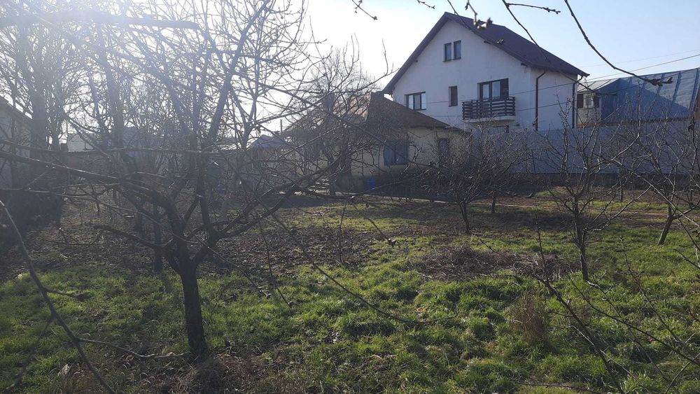 Teren 700 mp strada Tuchiloaia nr 4 casa batraneasca 2 camere Podeni Barlad
