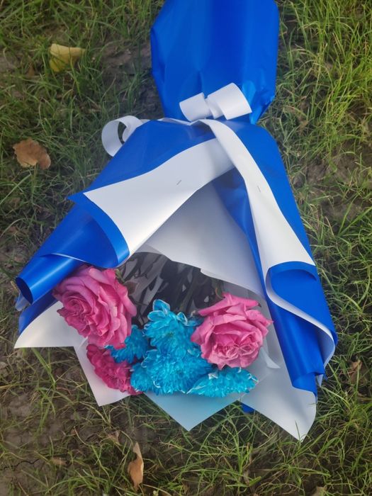 Розы лилии эустомы  диантусы