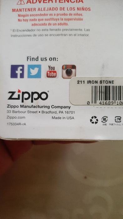 Зажигалка Zippo.