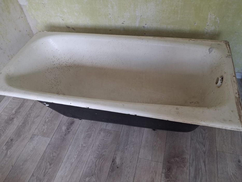 Продам ванну чугунную