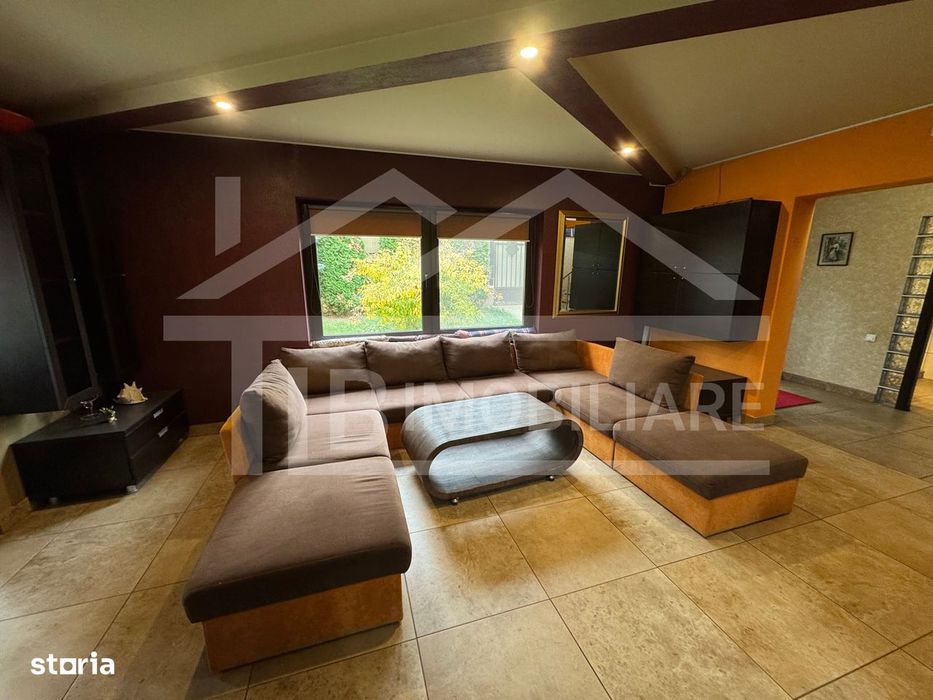 Casa cu 4 camere, 230mp, garaj, Zona Corunca