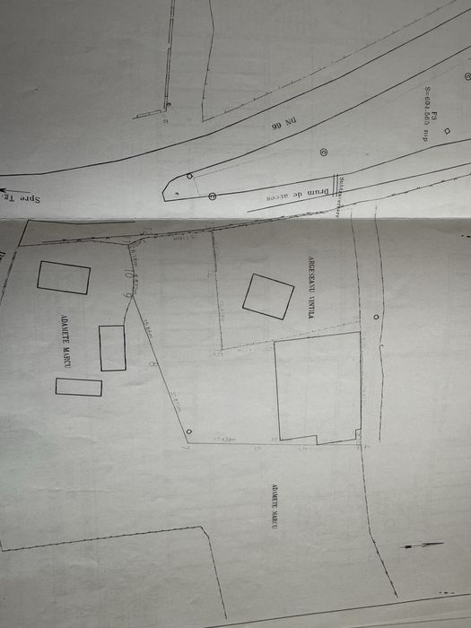 Vând în zona Kaufland clădire P+1 , teren 2000 mp