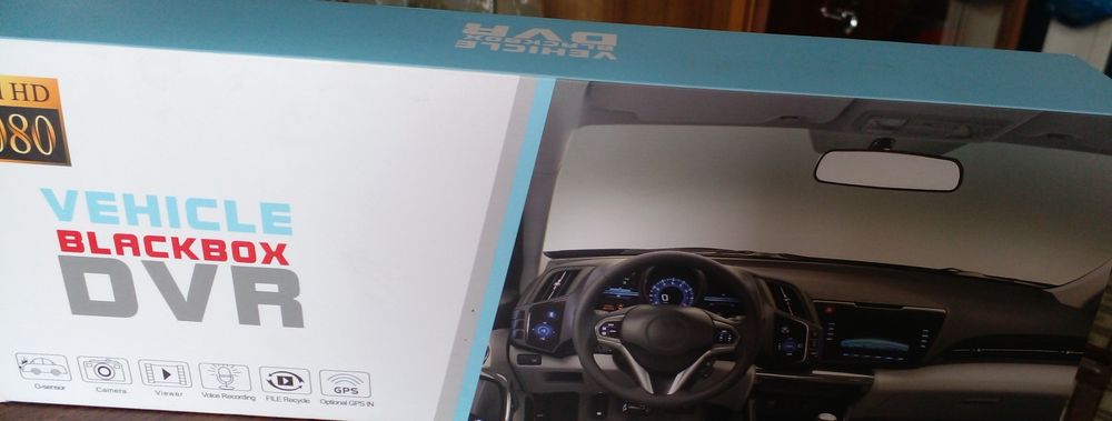 Автомобильный видеорегистратор ,в зеркале заднего вида.