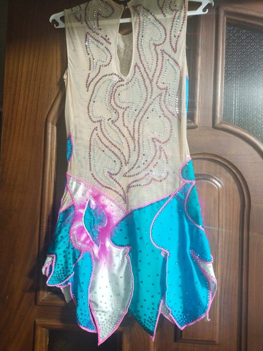 Продаю купальники доя художественной гимнастике