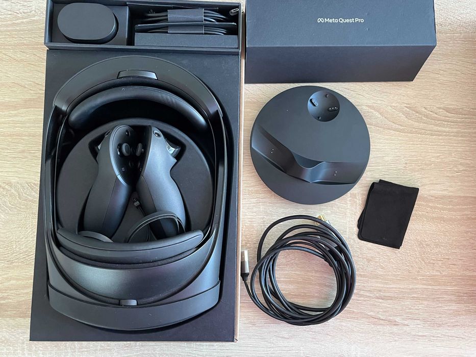 Meta Quest Pro | 256GB | VR/MR Headset + калъф