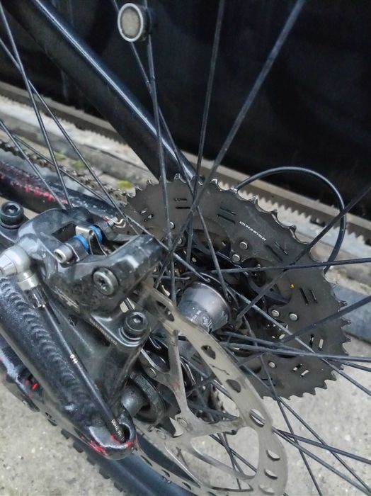 Добре поддържано електрическо колело, подобрено части, готово за каране