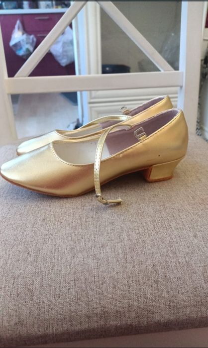 Танцевальные туфли для девочек.