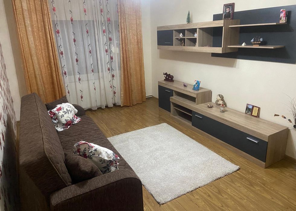 Apartament decomandat cu 3 camere,zona Paralela 45 Targu-Jiu