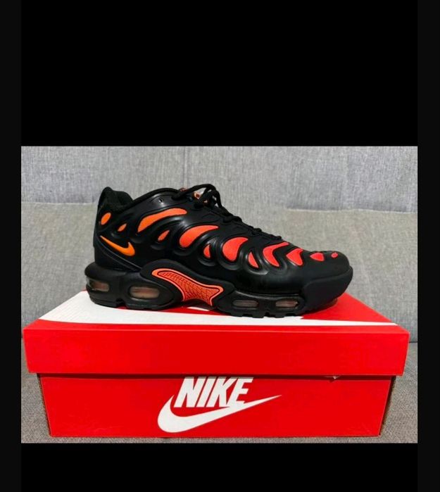 Nike air max plus drift.,
