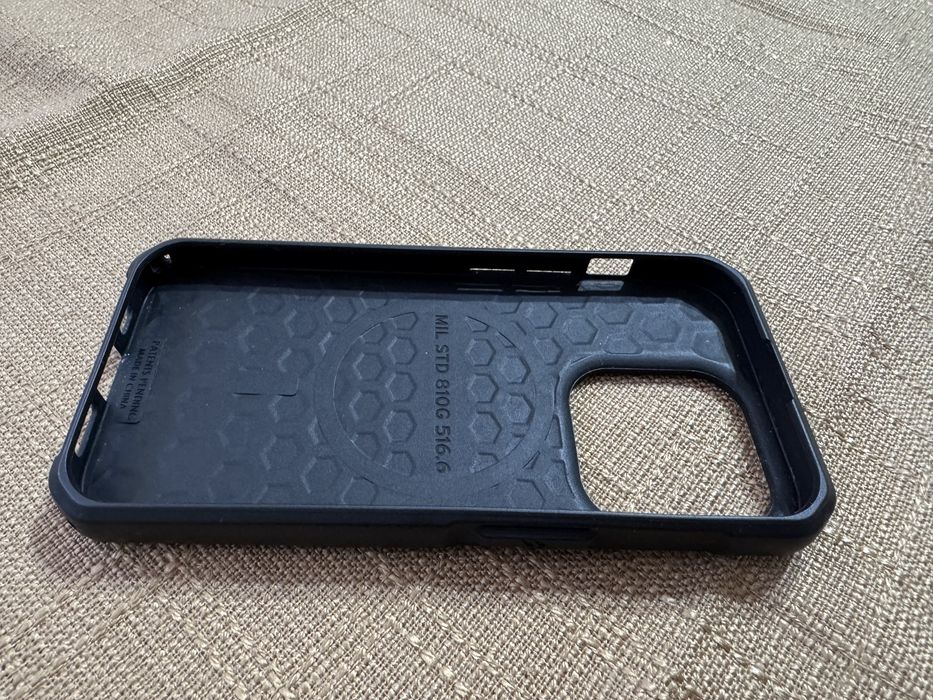 Husa UAG Metropolis LT + Spiegen iPhone 15 Pro