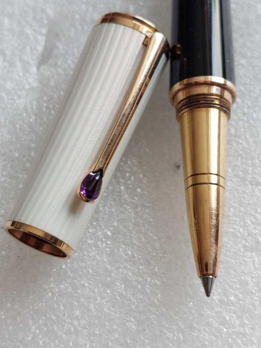 Автентичен,Лимитиран химикал(MONTBLANC) Ingrid Bergman.позлата, емайл