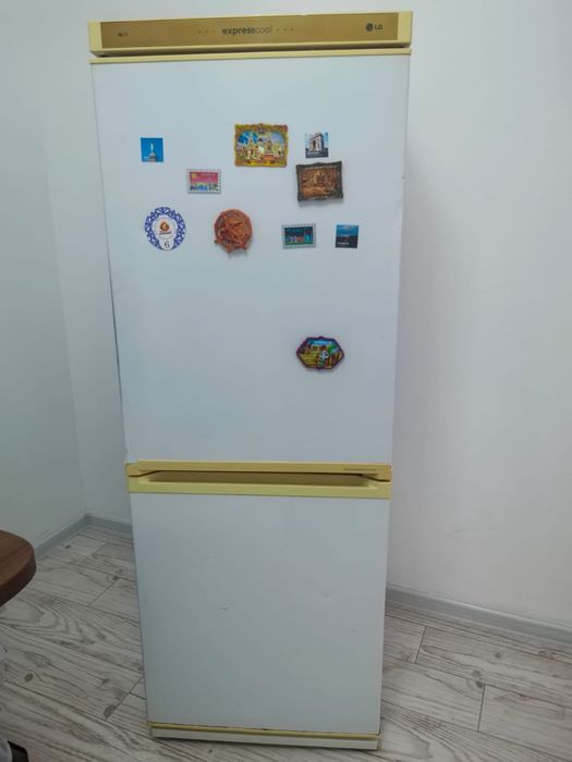 Холодильник  LG.