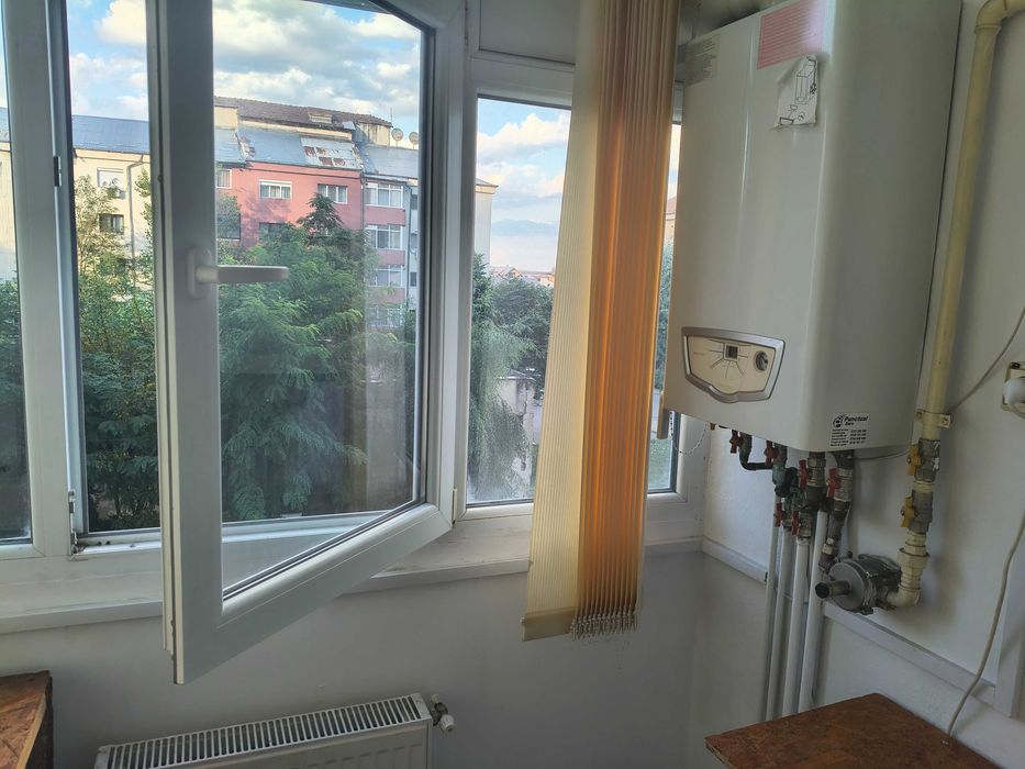 Garsonieră nemobilată de închiriat, zona Tribunal Dâmbovița