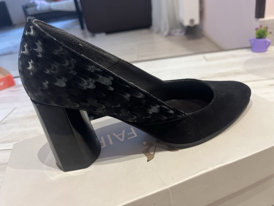 Pantofi cu toc negri,din piele