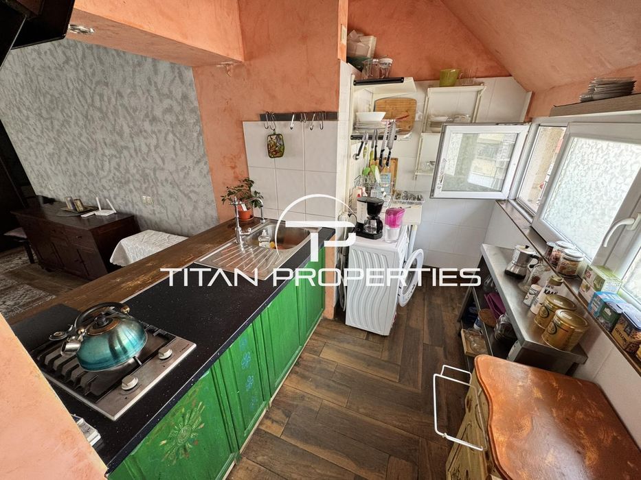 Тристаен апартамент в ж.к Възраждане