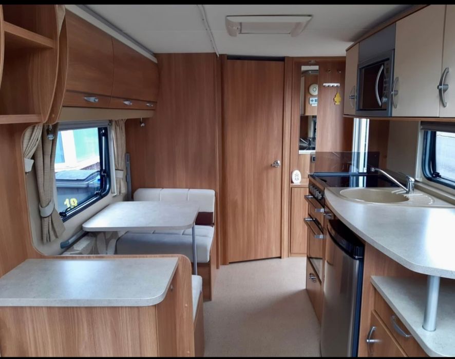 Каравана Swift Conqueror 530  2012 година