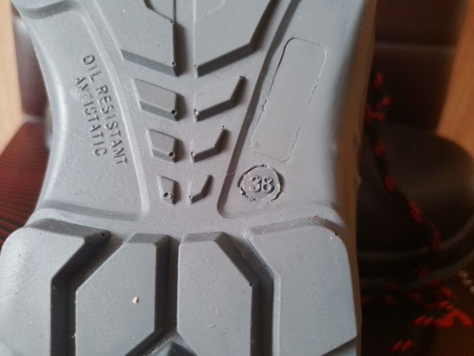 Работни обувки с метални бомбета/нови