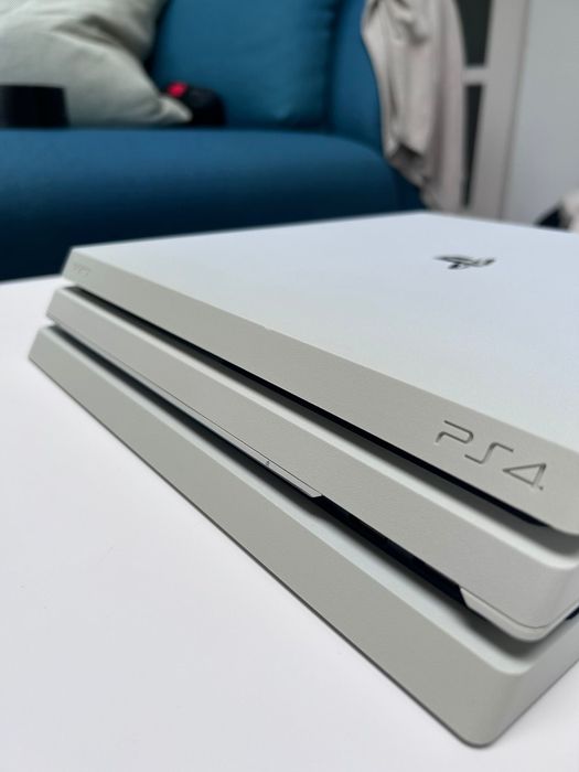 PlayStation 4 pro Glacier white 1TB