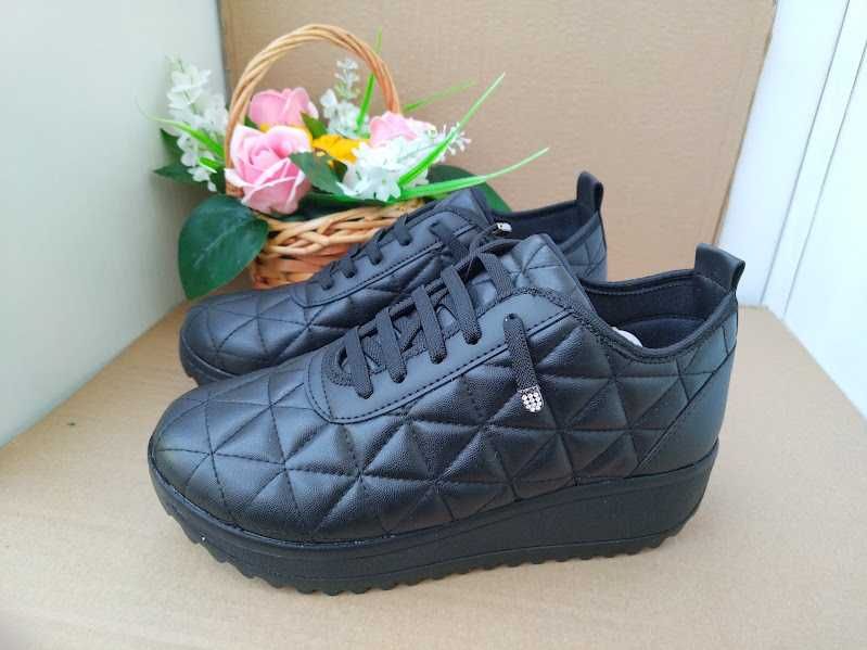 Дамски обувки на платформа