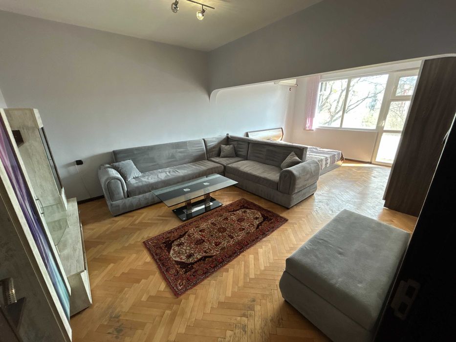 Продава/Дава под наем четиристаен апартамент зад Съвета в град Димитровград