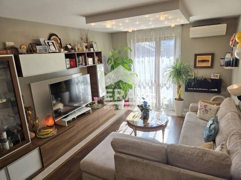 Ера Тера предлага за продажба просторен южен двустаен апартамент в гр