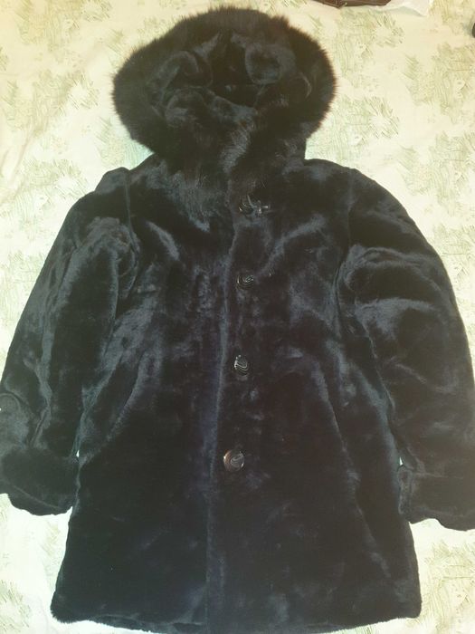 Vand haina de blana pentru doamne