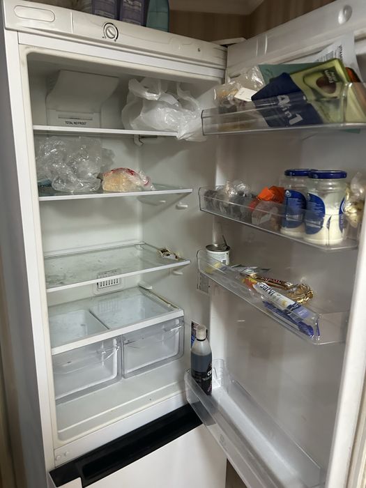 Продается холодильник Indesit