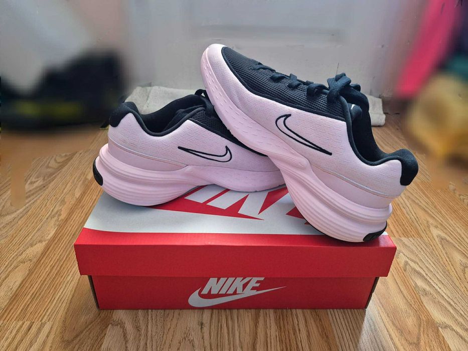 Оригинални дамски  маратонки Nike