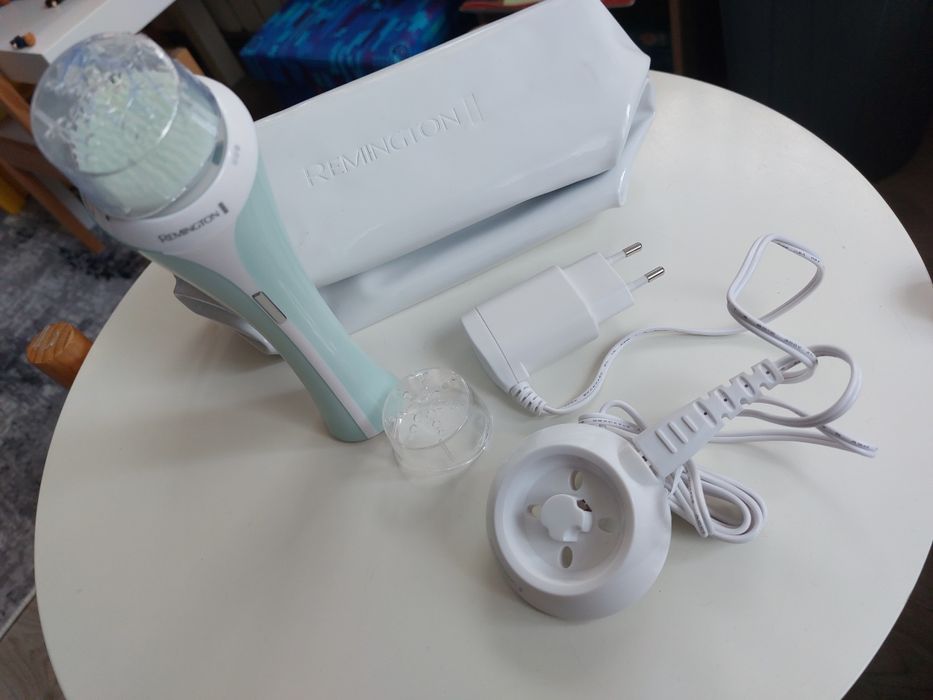 Електрическа четка за лице Remington fc1000