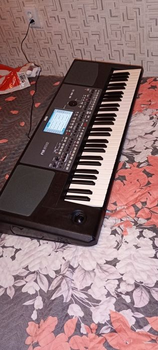 Продавам Korg pa 600