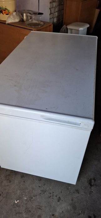 Морозильник почти новый