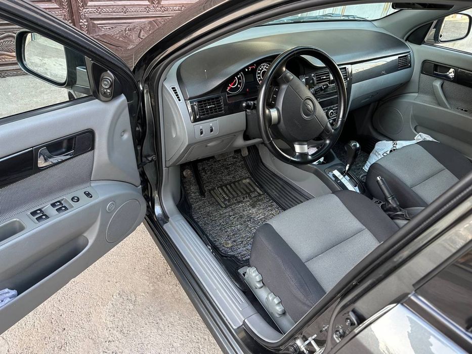 2019 Jentra sotiladi moshina xolati yaxshi. 80% joyi shumka qilingan.