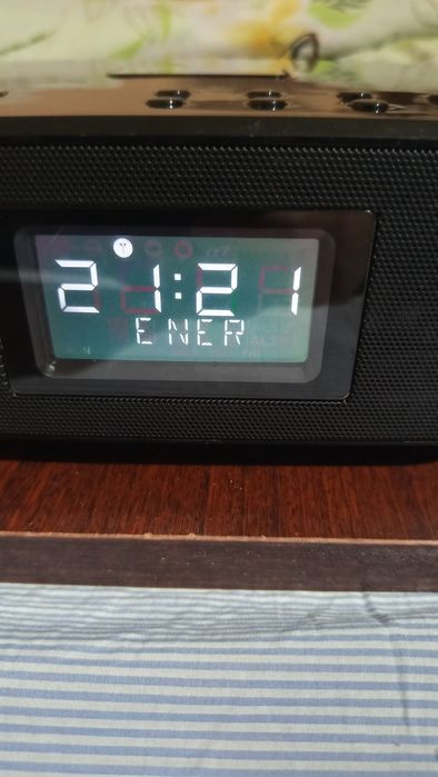 Радио часовник с блутут