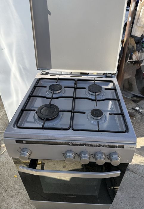 Aragaz cu 4 ochiuri si cuptor Heinner culoare inox