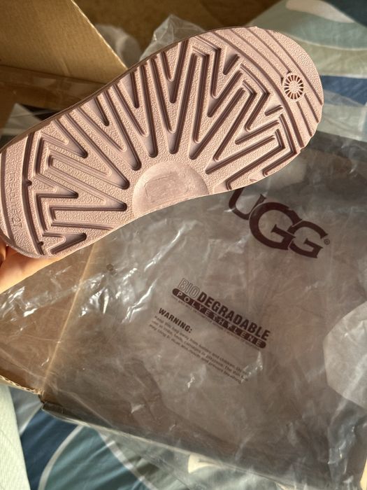 Продам новые детские угги