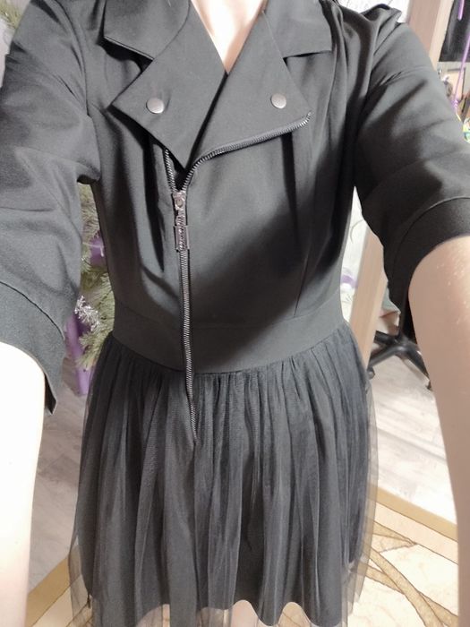 Платье чёрное с замком