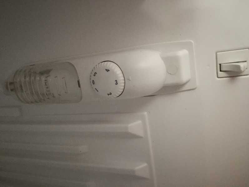 Хладилник с горна камера