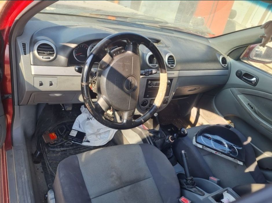 Dezmembrez Chevrolet Lacetti 1.6 benzina