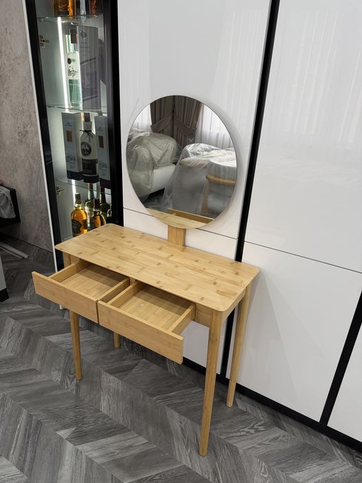 Тоалетка SAKSILD с огледало