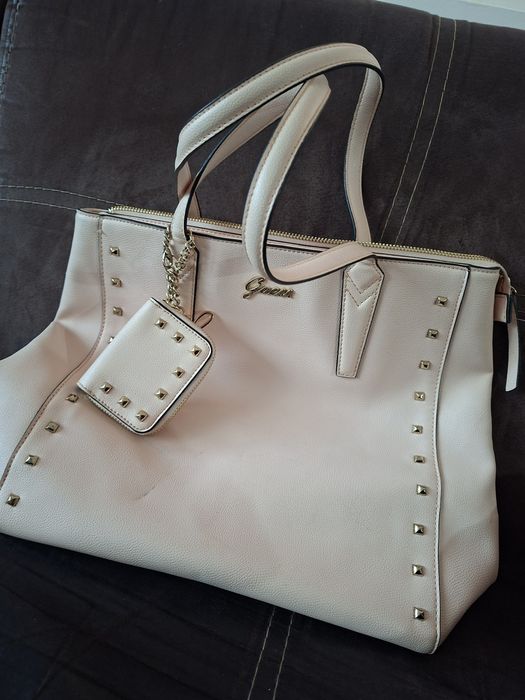 Дамка чанта Guess