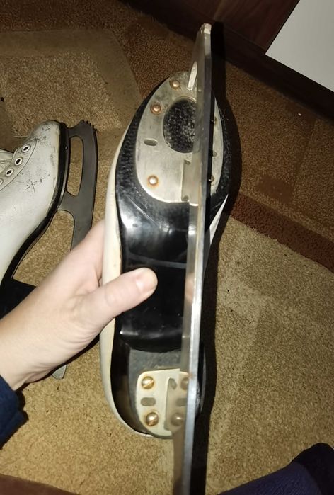 Дамски кънки за лед