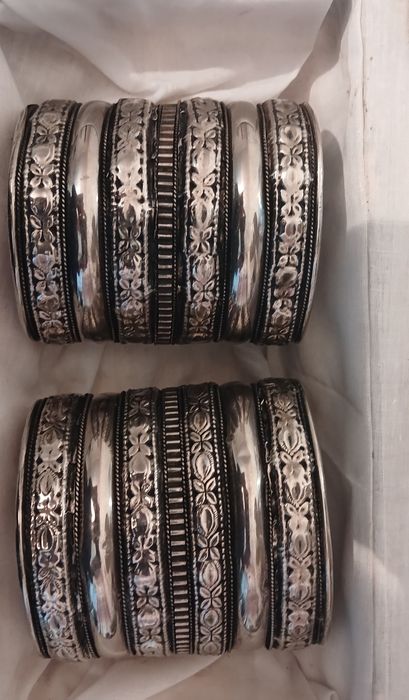 Браслеты и колье