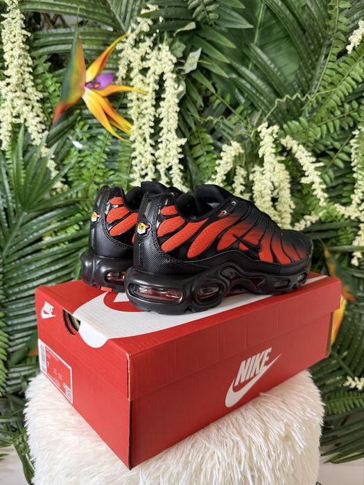 Nike Air Max Plus TN Black Red