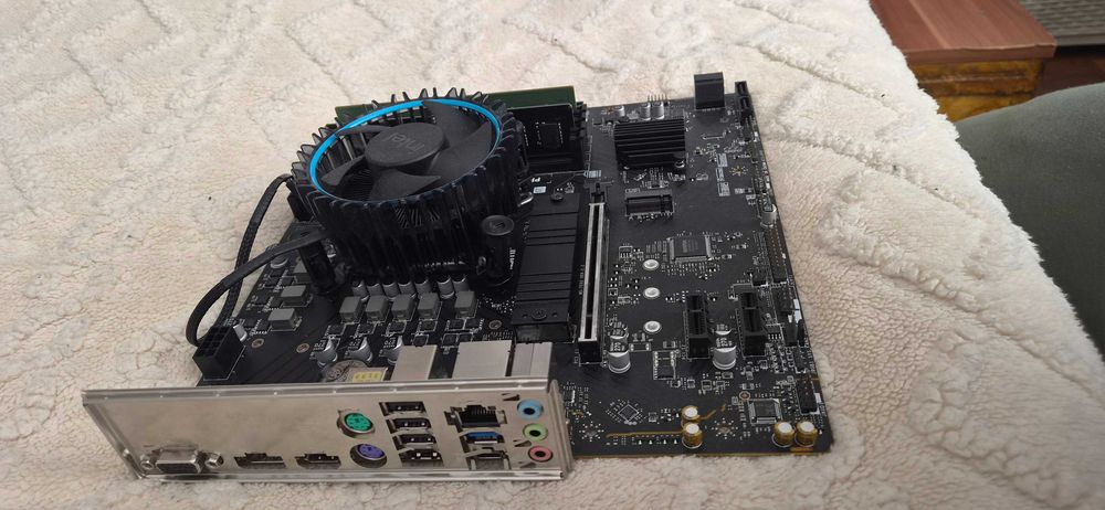KIT GAMING INTEL i5 12600k,16gb ram DDR5- Vezi anunt !