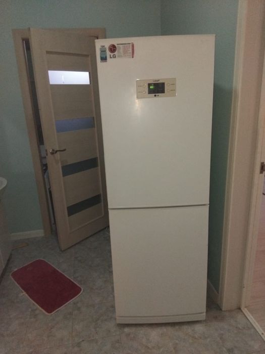 LG отличный холодильник рабочий