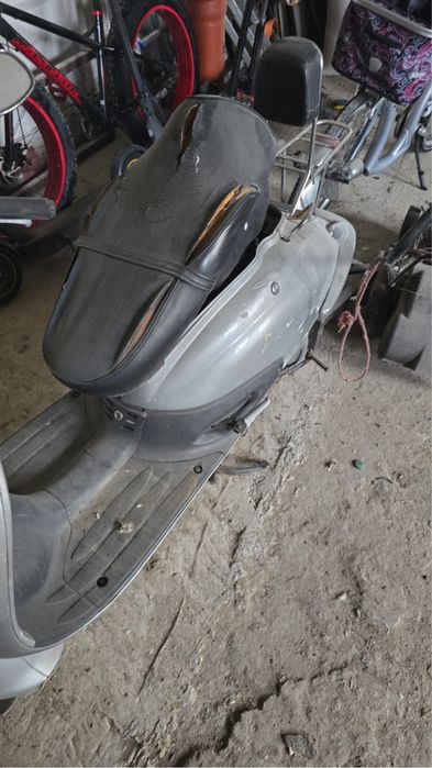 Scuter– pentru reparat / piese