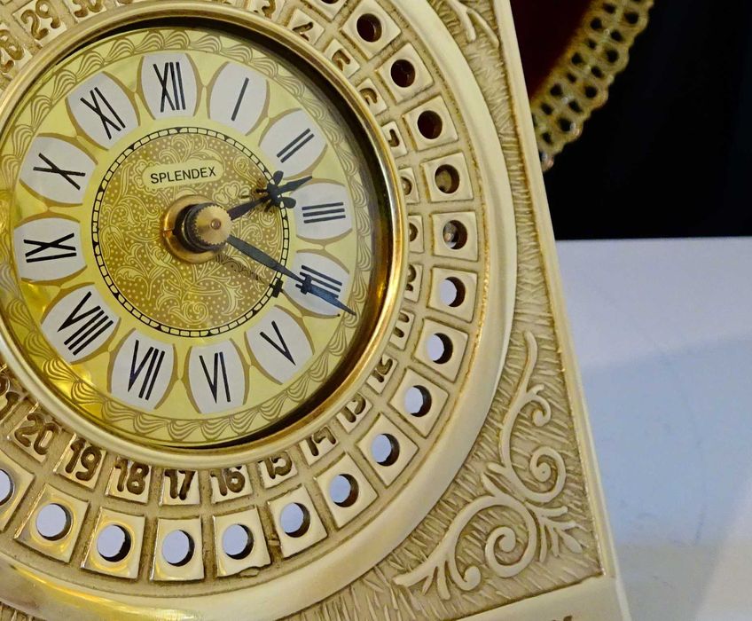 Бронзов настолен часовник с вечен календар,W.Germany.