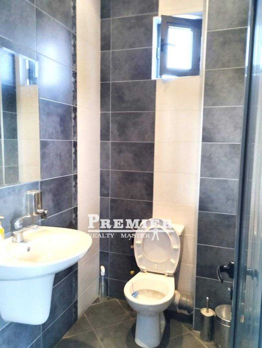 Продава се напълно оборудван автосервиз с висока доходност.