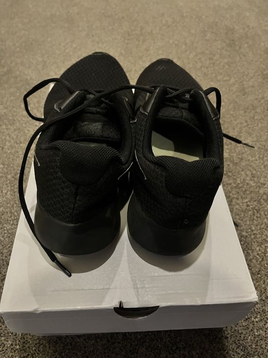 Маратонки Nike.