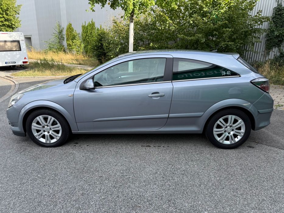 Opel Astra GTC 1.8 Benzină  140 cp– 2009